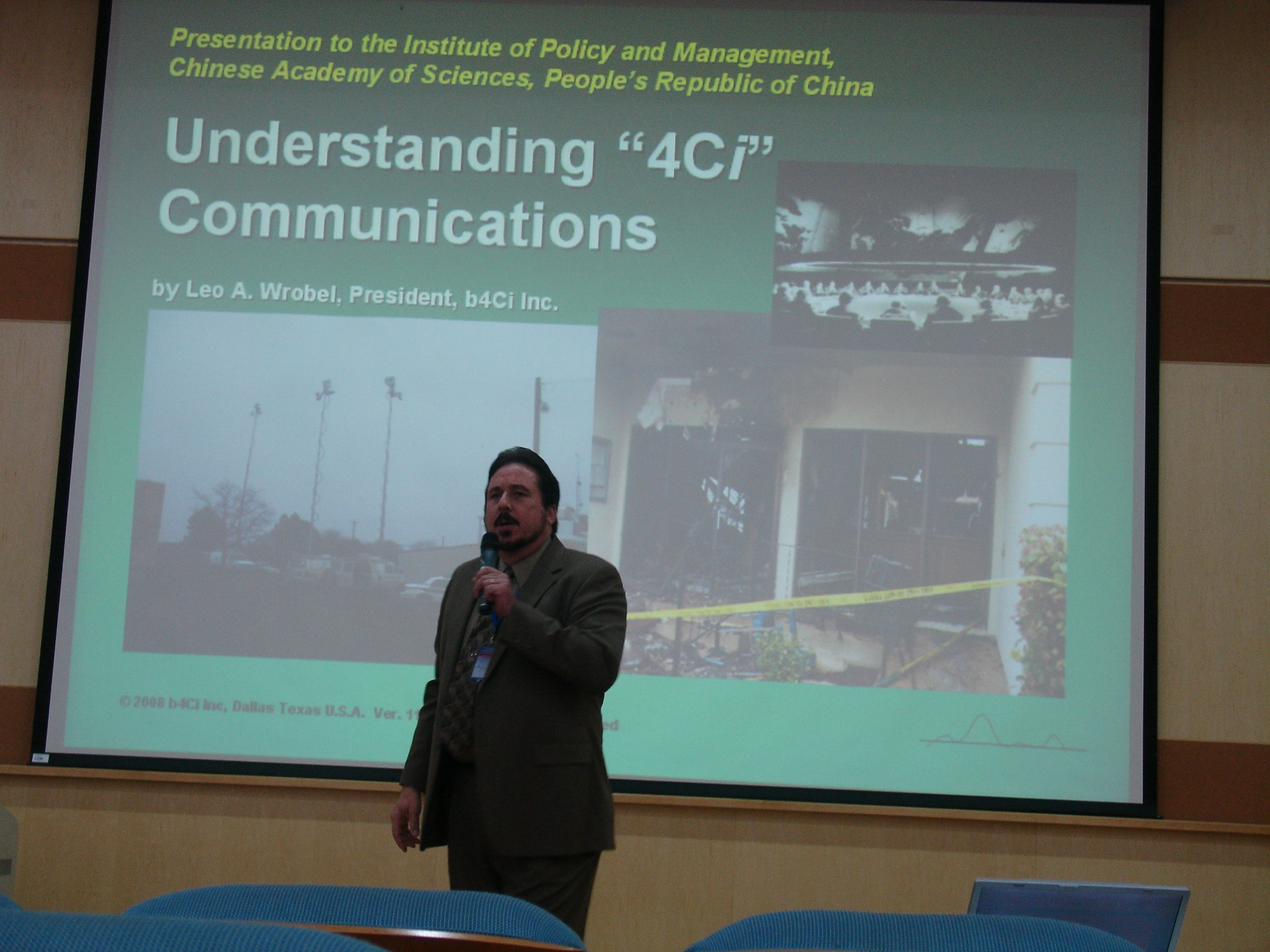 Leo Wrobel presenting Understanding 4Ci Communications at the Chinese Academy of Sciences in Beijing