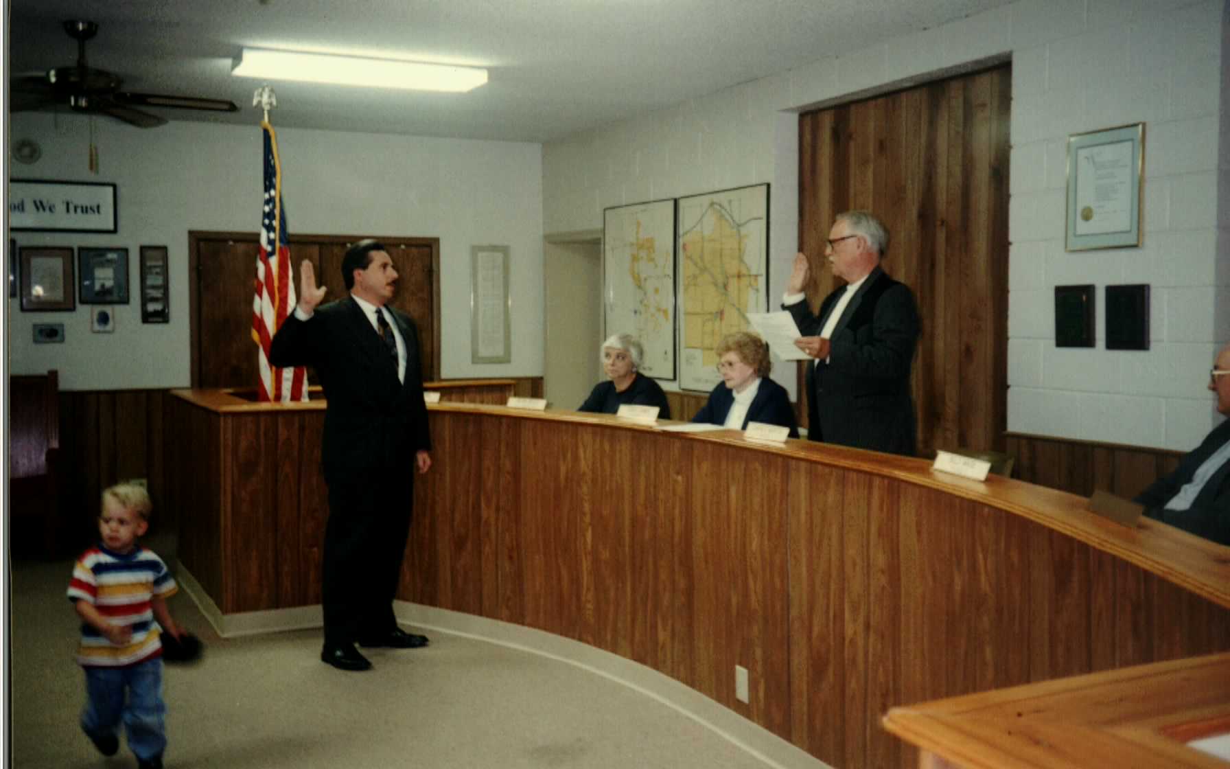 Leo Wrobel taking the oath of office, City of Ovilla, Texas